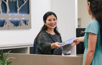 Image of the business concierge assisting a customer